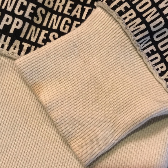 ✨Special Edition Rare✨2 in 1 Manifesto Fuzzy Hood - Picture 8 of 8